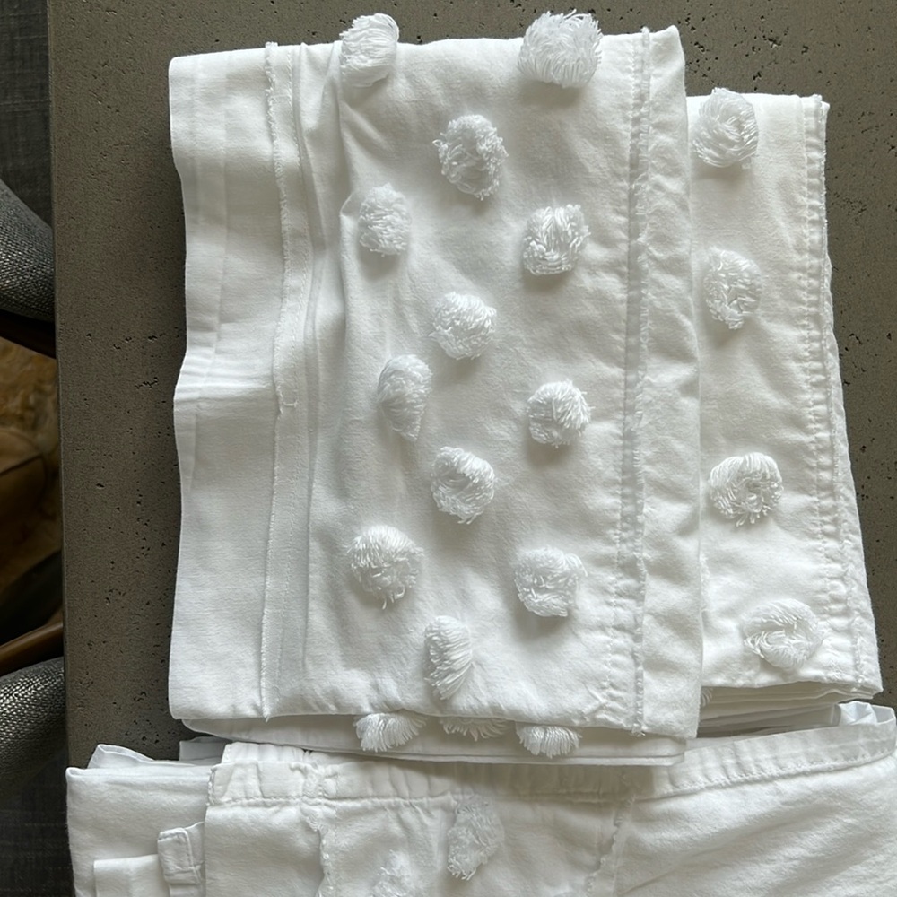 Lilly Pulitzer for Pottery Barn Teen - white pom-pom border Queen size sheet set